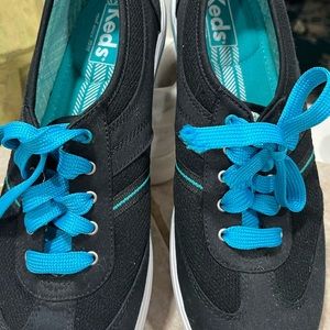 Meds black sneakers 8.5